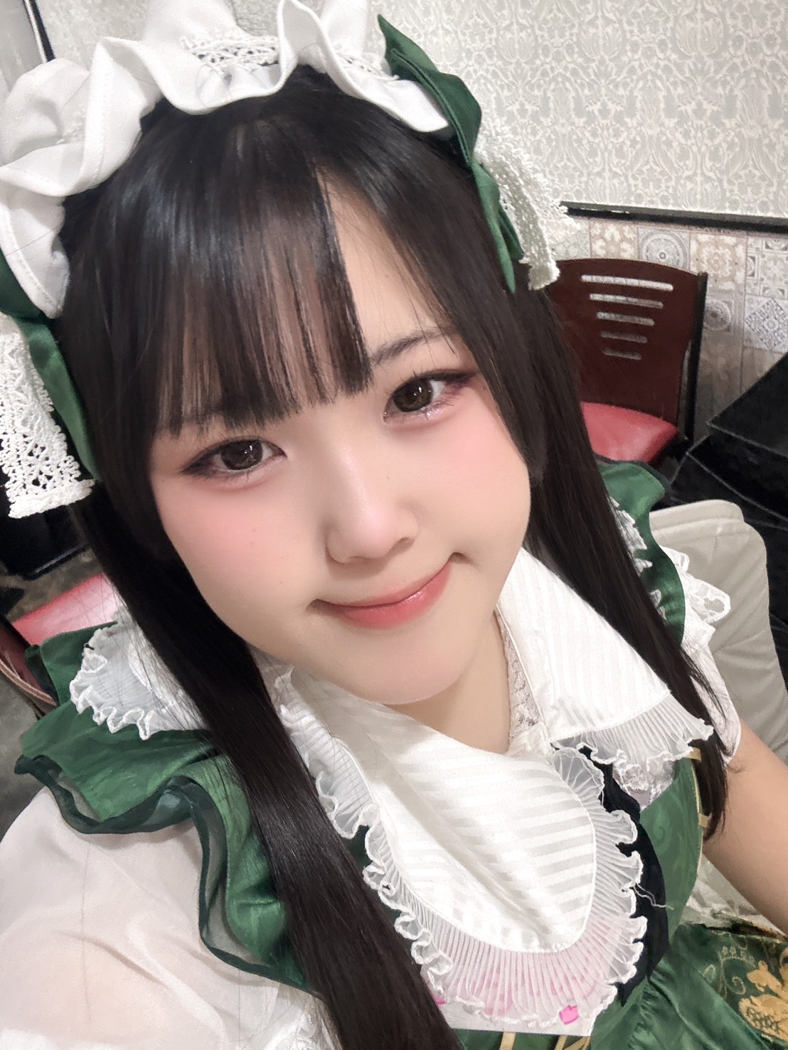 秋葉原のぽっちゃり専門メイドカフェShangrila(シャングリラ)に所属する、むっちり階級・緑メイドのまるとましげち〜さんの写真