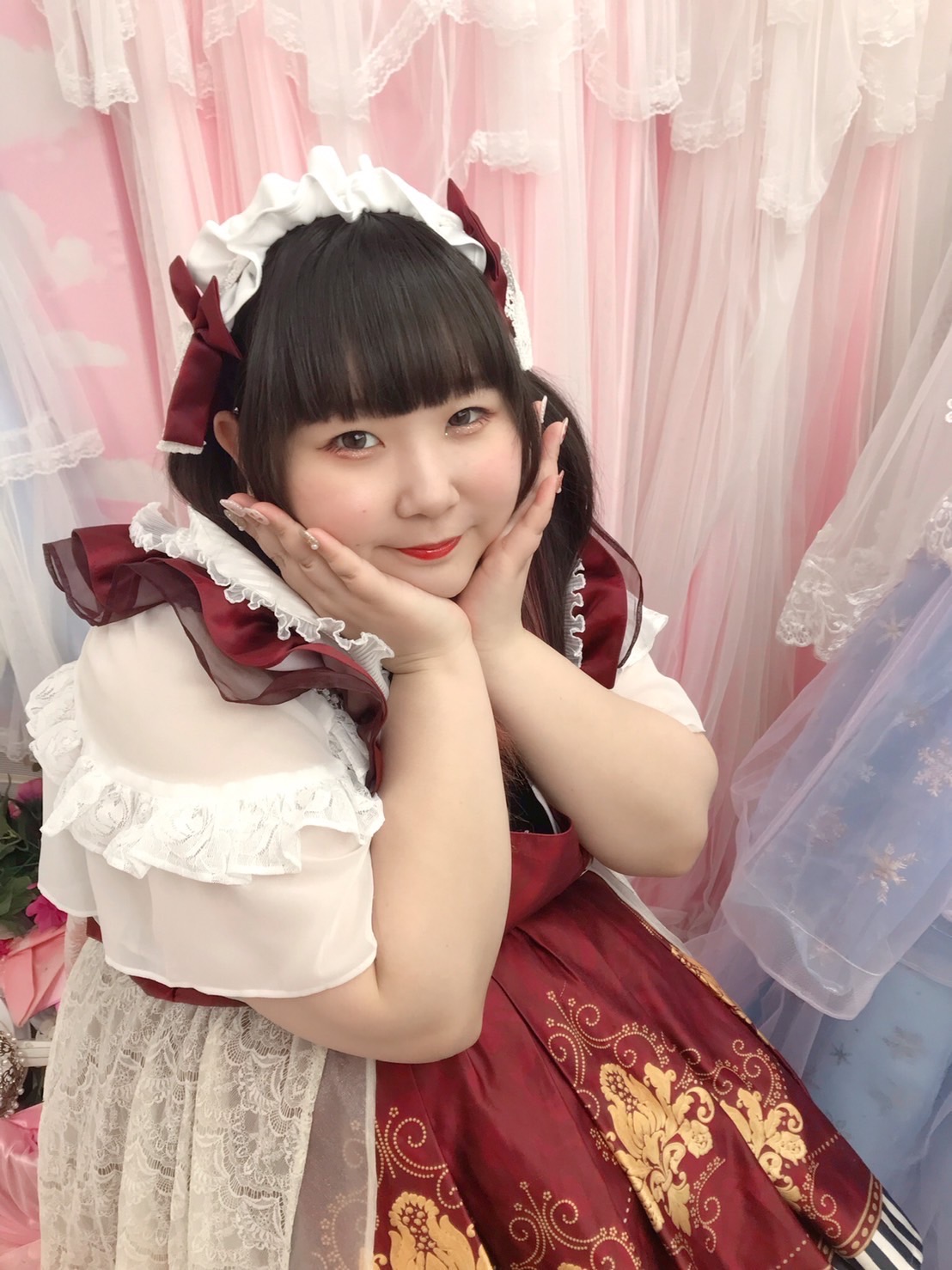 秋葉原のぽっちゃり専門メイドカフェShangrila(シャングリラ)に所属する、マシュマロ階級メイド・葉月しいなさんの写真